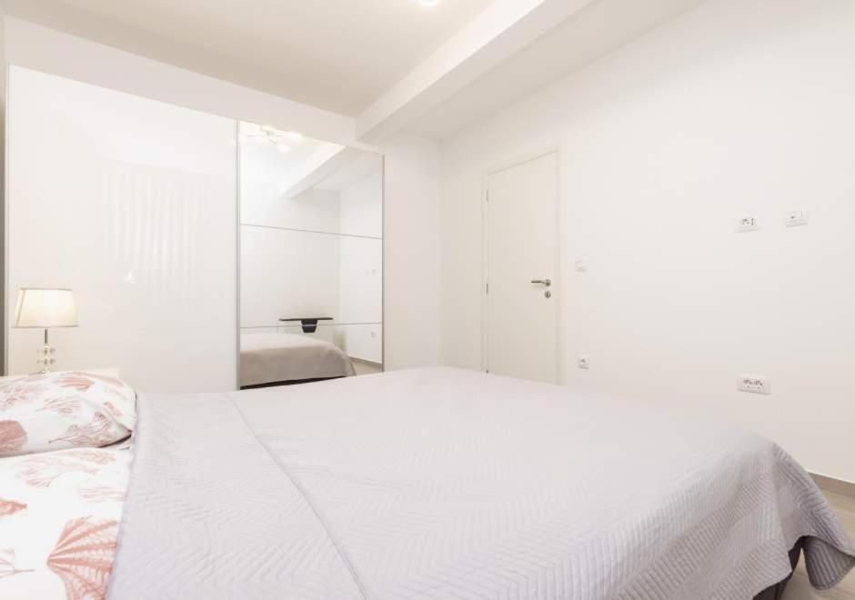 Apartments Losinj Sunset Mali Losinj Bagian luar foto