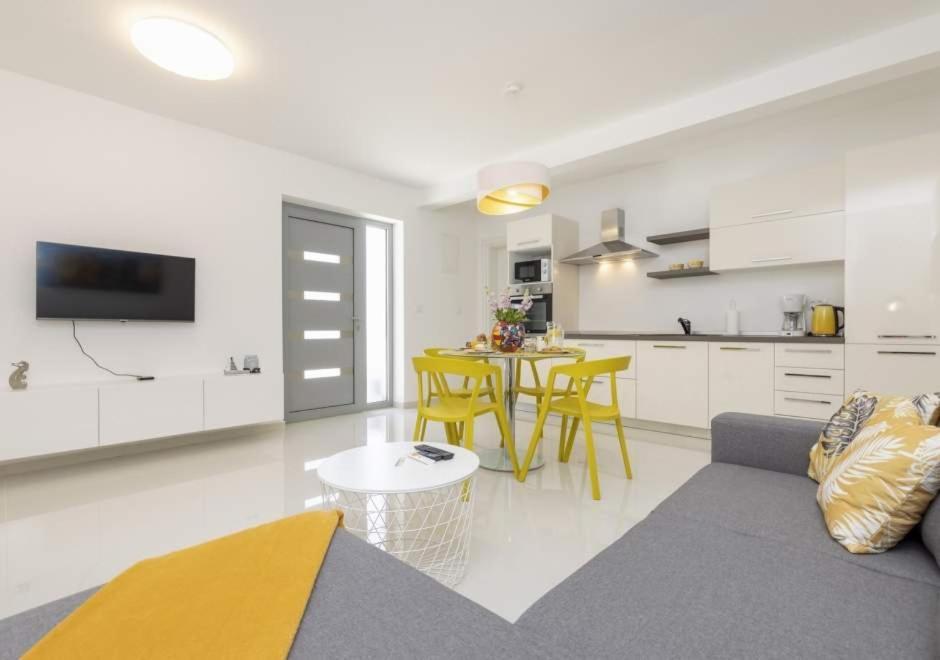 Apartments Losinj Sunset Mali Losinj Bagian luar foto